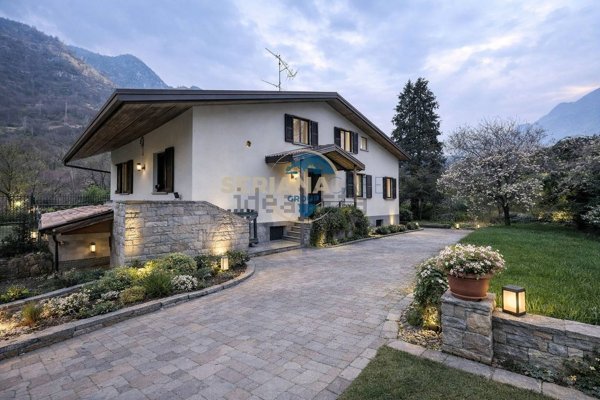 casa indipendente in vendita a Casnigo