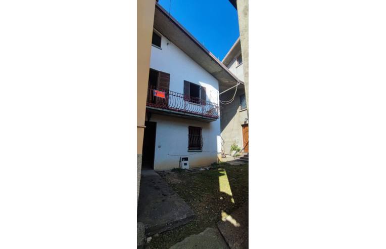 casa indipendente in vendita a Casnigo