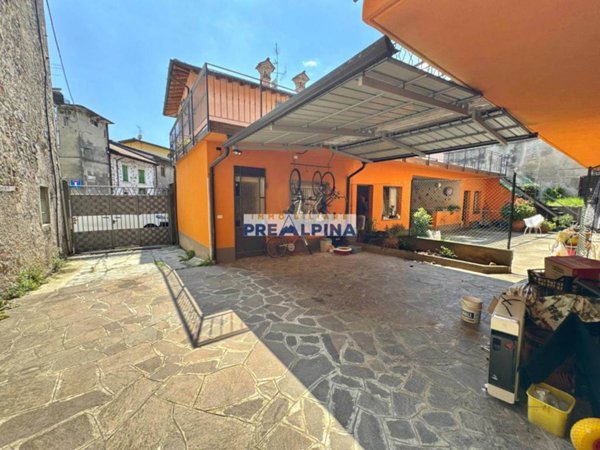 casa indipendente in vendita a Casnigo