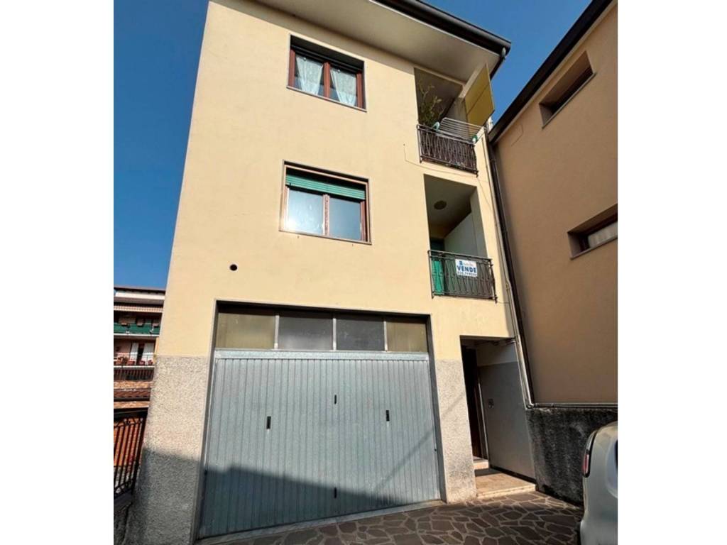 appartamento in vendita a Casnigo in zona Colzate