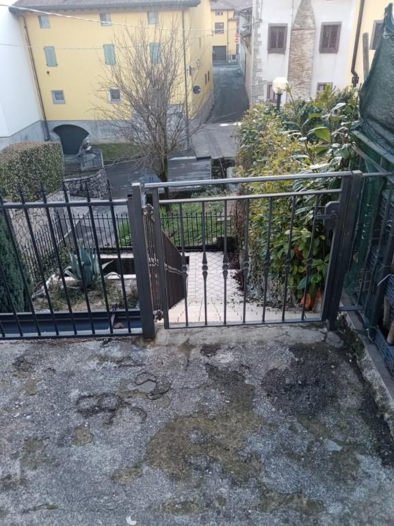 casa indipendente in vendita a Casnigo