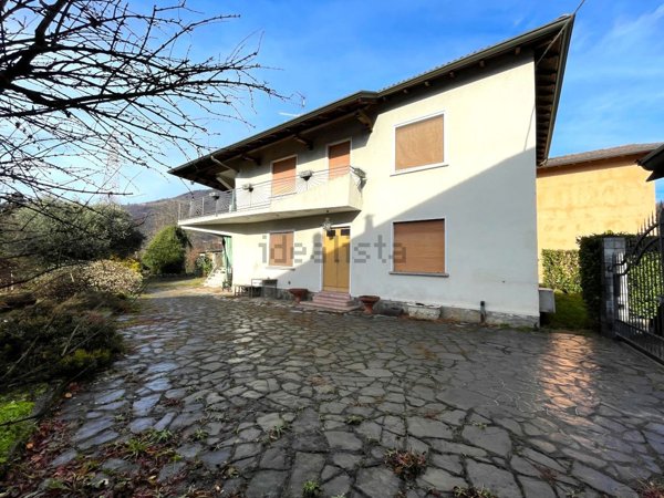 casa indipendente in vendita a Casnigo