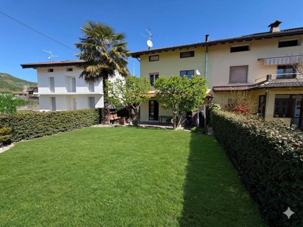 casa indipendente in vendita a Casnigo