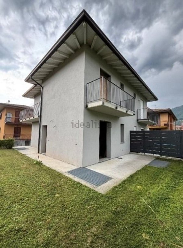 casa indipendente in vendita a Casnigo