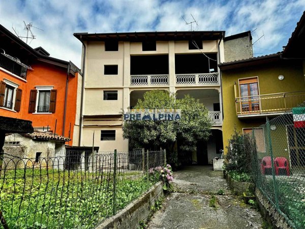 casa indipendente in vendita a Casnigo in zona Colzate