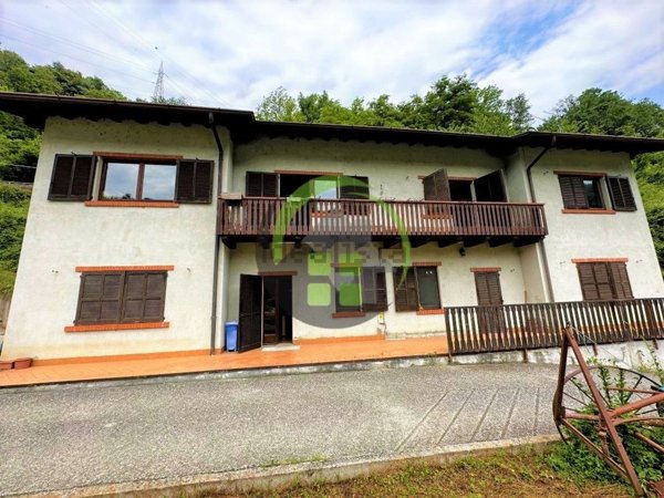 casa indipendente in vendita a Casnigo