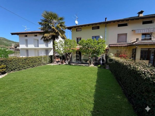 casa indipendente in vendita a Casnigo