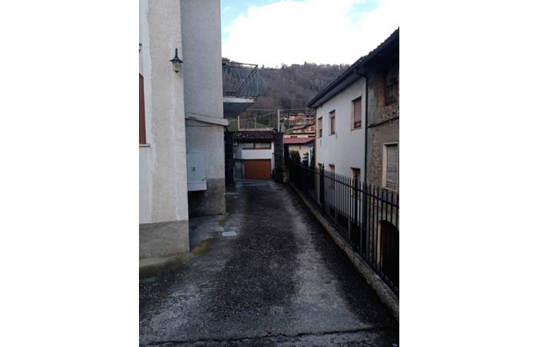 casa indipendente in vendita a Casnigo