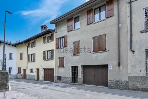 casa indipendente in vendita a Casnigo