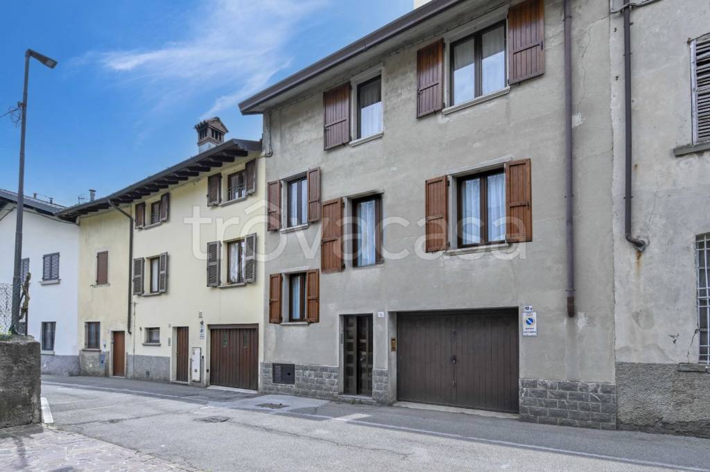casa indipendente in vendita a Casnigo in zona Colzate