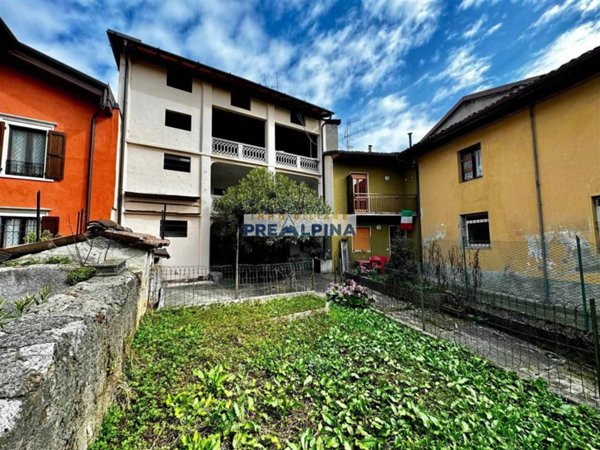 casa indipendente in vendita a Casnigo in zona Colzate