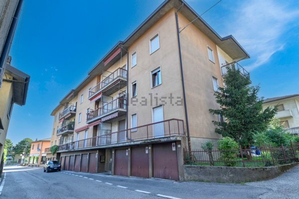 appartamento in vendita a Casnigo in zona Colzate