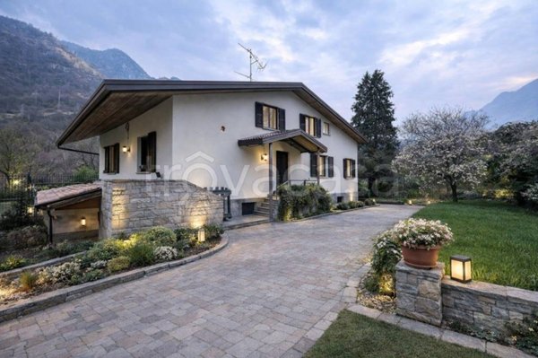 casa indipendente in vendita a Casnigo in zona Serio