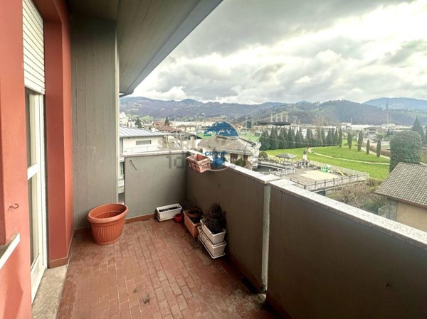 appartamento in vendita a Casnigo in zona Colzate