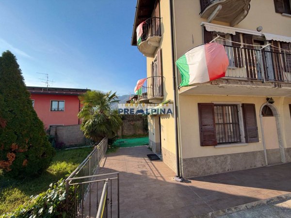 casa indipendente in vendita a Casnigo in zona Colzate