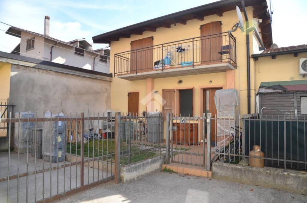 appartamento in vendita a Castelli Calepio in zona Tagliuno