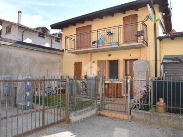 appartamento in vendita a Castelli Calepio in zona Tagliuno