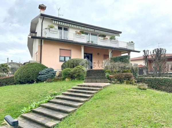 appartamento in vendita a Castelli Calepio in zona Tagliuno