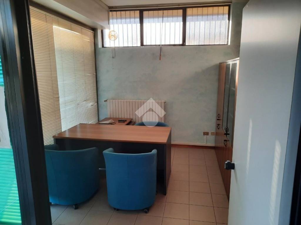 negozio in vendita a Castelli Calepio in zona Tagliuno