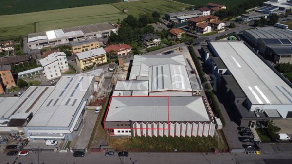 locale commerciale in vendita a Castelli Calepio