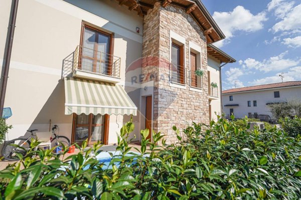 casa indipendente in vendita a Castelli Calepio in zona Quintano