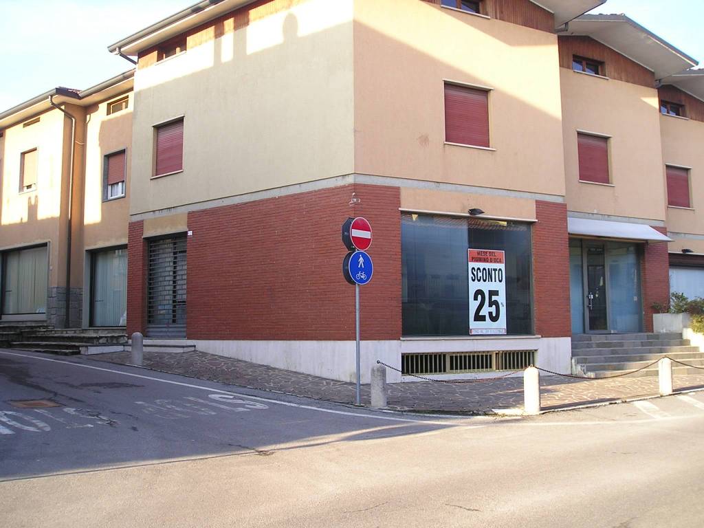 intera palazzina in vendita a Castelli Calepio in zona Cividino