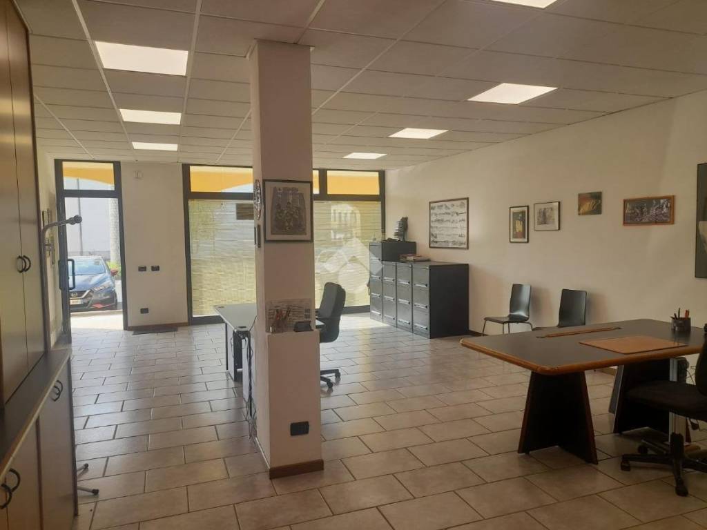 ufficio in vendita a Castelli Calepio
