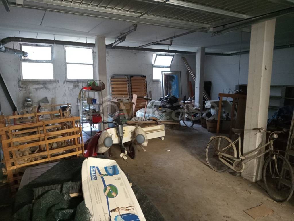 locale di sgombero in vendita a Castelli Calepio in zona Quintano