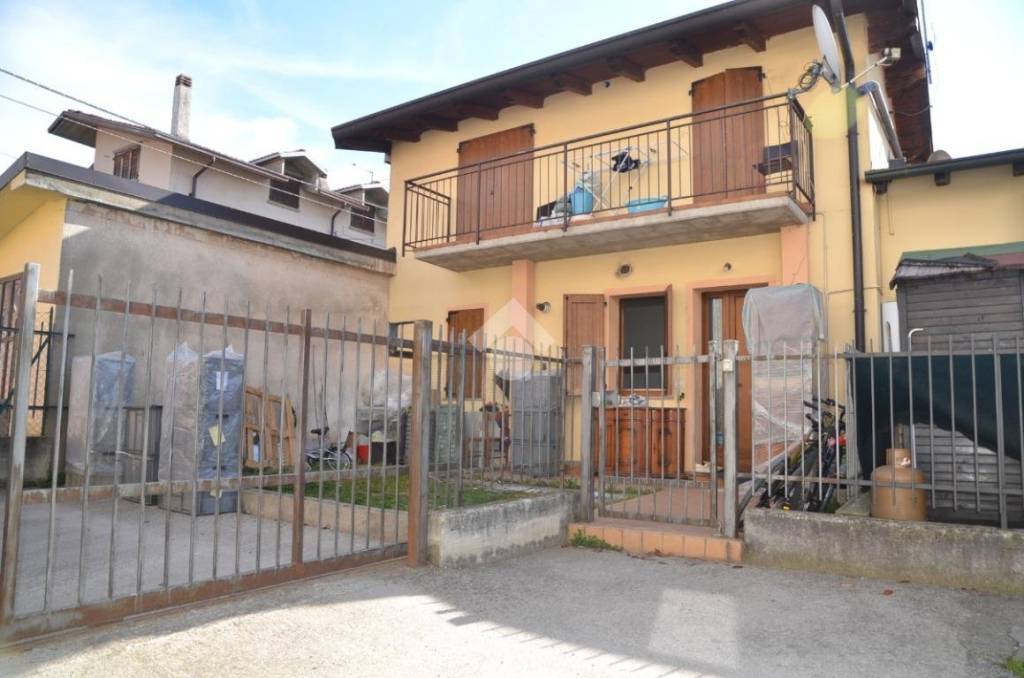 casa indipendente in vendita a Castelli Calepio in zona Tagliuno
