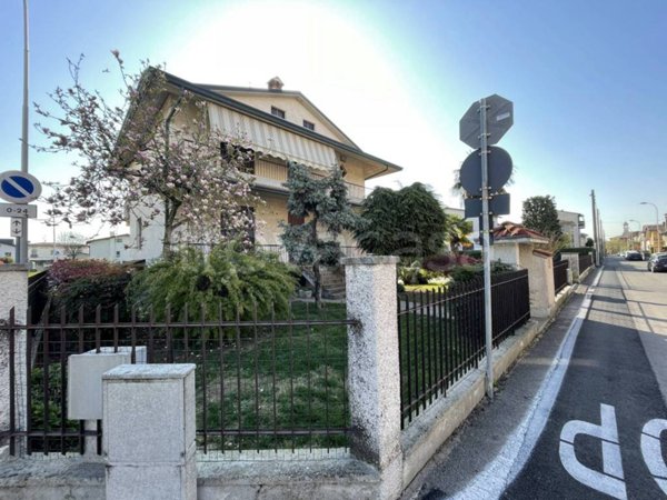 casa indipendente in vendita a Castel Rozzone