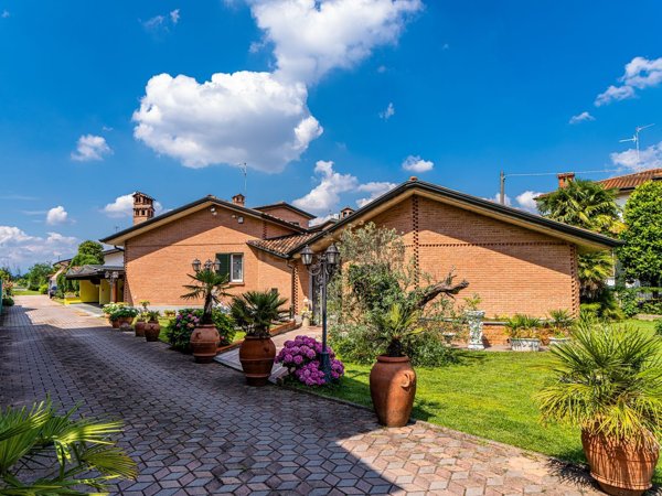 casa indipendente in vendita a Castel Rozzone