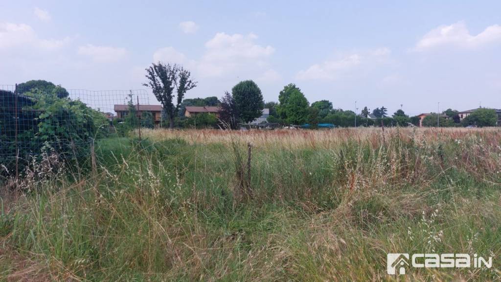 terreno agricolo in vendita a Castel Rozzone