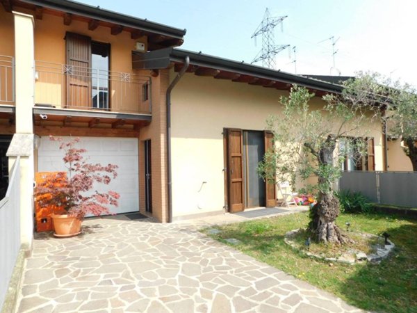 casa indipendente in vendita a Castel Rozzone