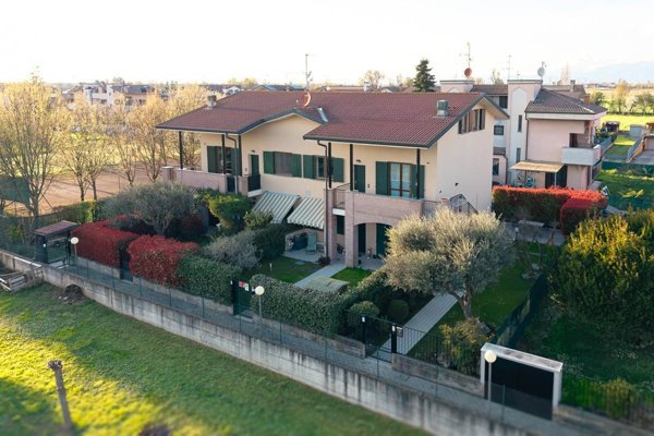 casa indipendente in vendita a Castel Rozzone