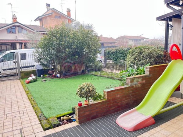 casa indipendente in vendita a Castel Rozzone