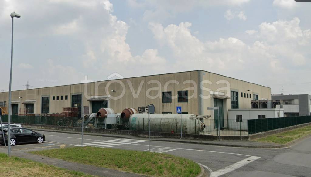 locale commerciale in vendita a Castel Rozzone