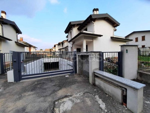 casa indipendente in vendita a Castel Rozzone