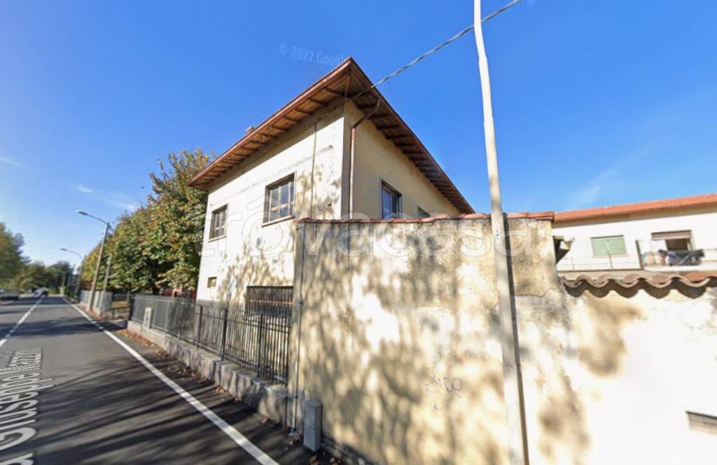 locale commerciale in vendita a Castel Rozzone