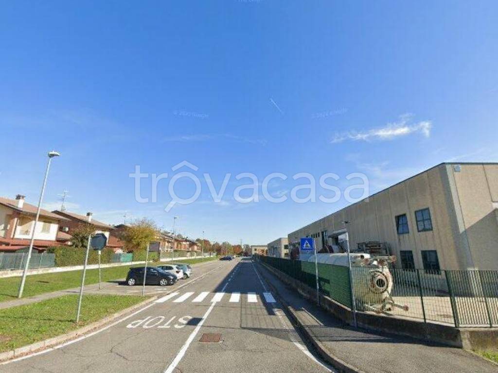 locale commerciale in vendita a Castel Rozzone