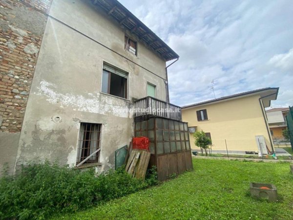 casa indipendente in vendita a Castel Rozzone