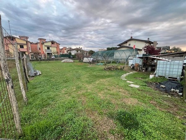 terreno edificabile in vendita a Castel Rozzone