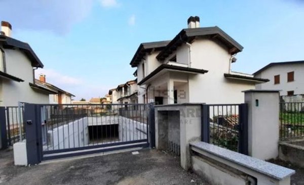 casa indipendente in vendita a Castel Rozzone