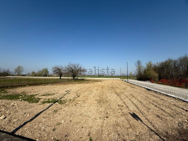 terreno edificabile in vendita a Castel Rozzone