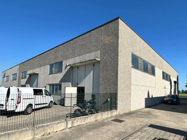 locale commerciale in vendita a Castel Rozzone