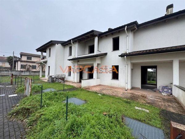 casa indipendente in vendita a Castel Rozzone