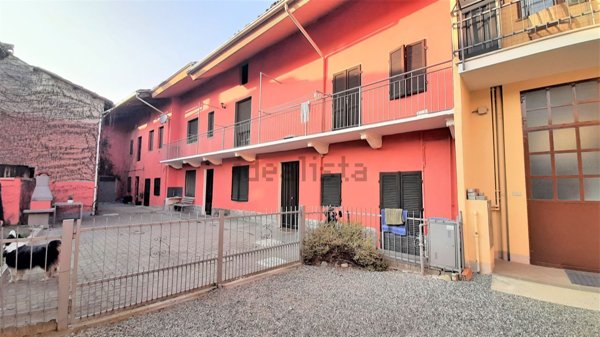esavano in vendita ad Albiano d'Ivrea