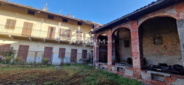 casale in vendita ad Albiano d'Ivrea