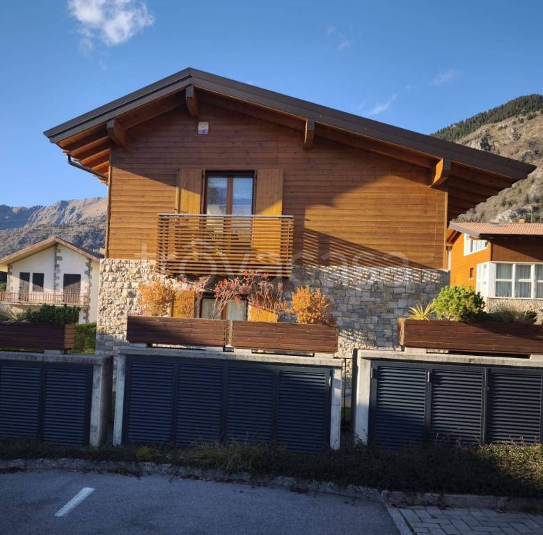 casa indipendente in vendita a Castione della Presolana