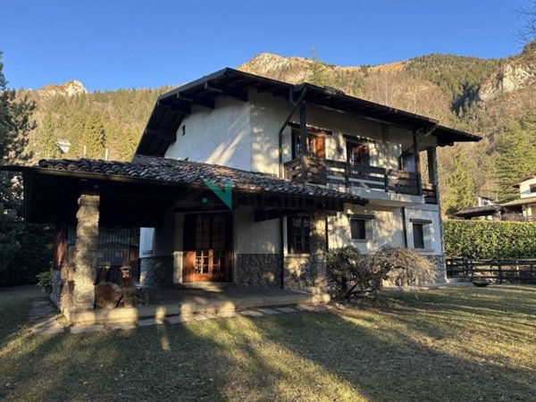 casa indipendente in vendita a Castione della Presolana