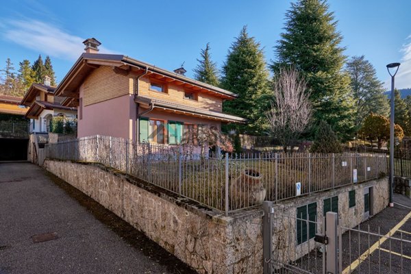 casa indipendente in vendita a Castione della Presolana